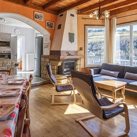 Dom wakacyjny 5 Bedroom Stunning In Bourboule