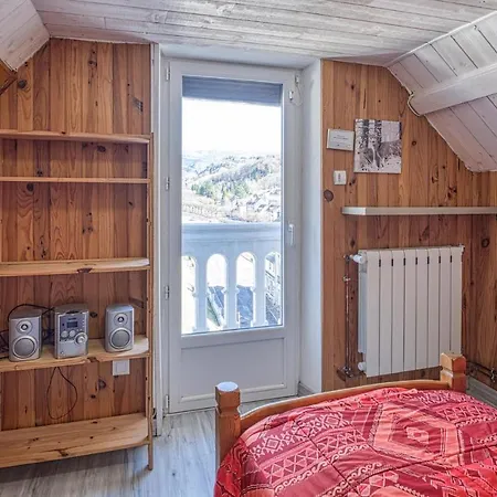 Dom wakacyjny 5 Bedroom Stunning In Bourboule